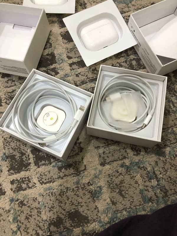 2 apple copy airpods contact on this number 03151133287 11