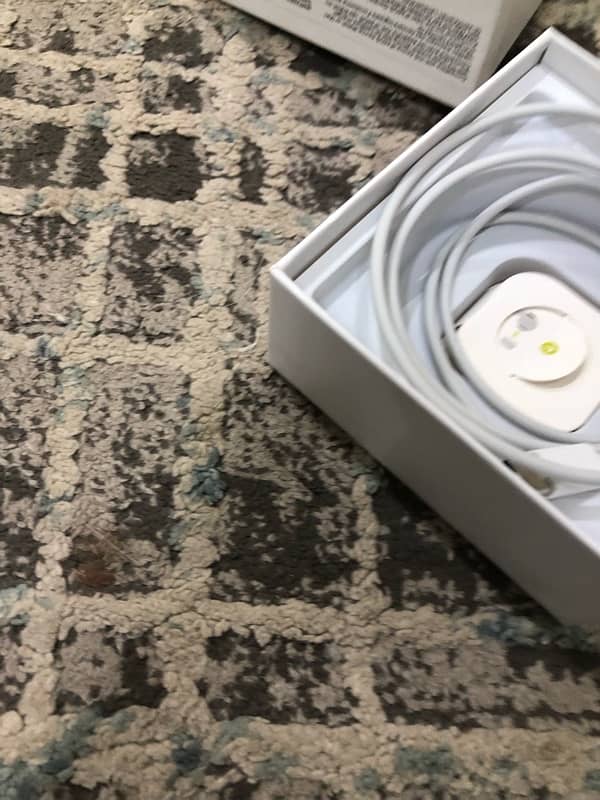 2 apple copy airpods contact on this number 03151133287 12