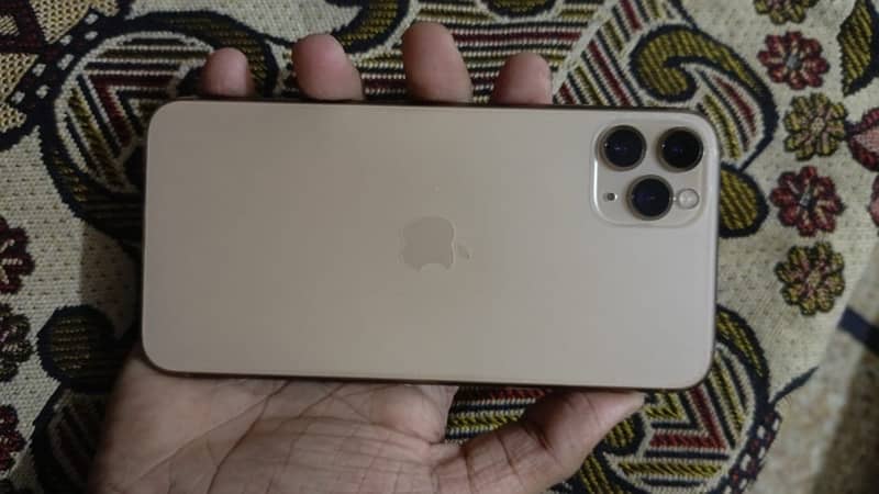 iphone 11 pro max 4