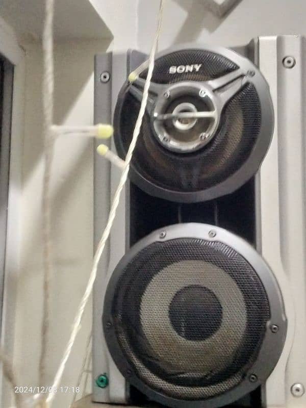 speakers 3