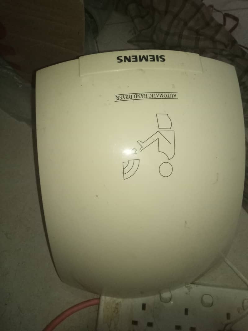 Electric hand dryer used 10.9 condition 0