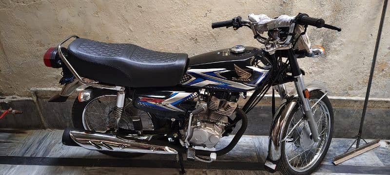 Honda 125 black new 0