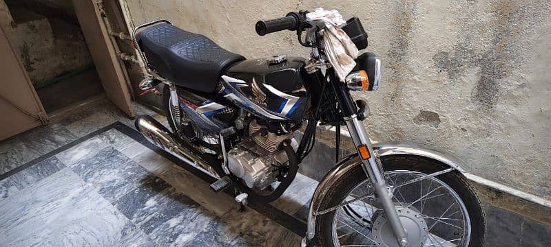 Honda 125 black new 1