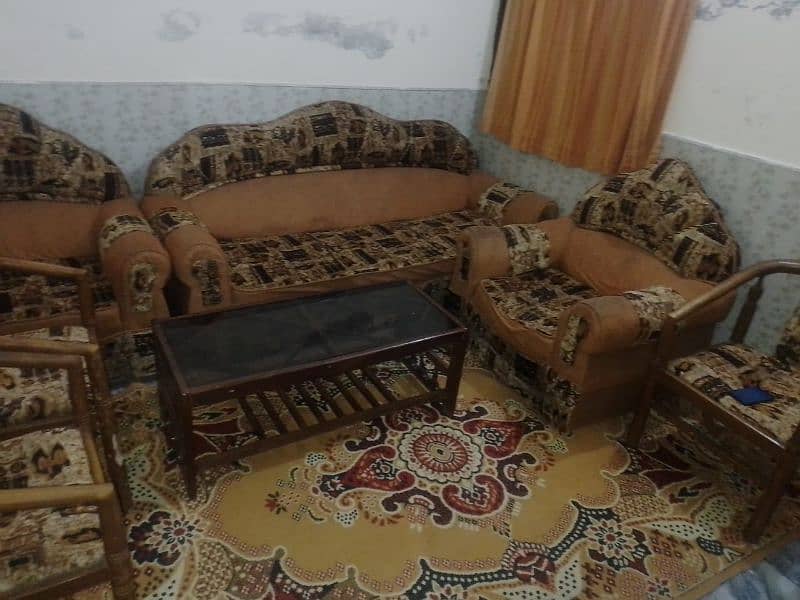 5seter sofa 2choty sofy 3chairs condition all ok 1