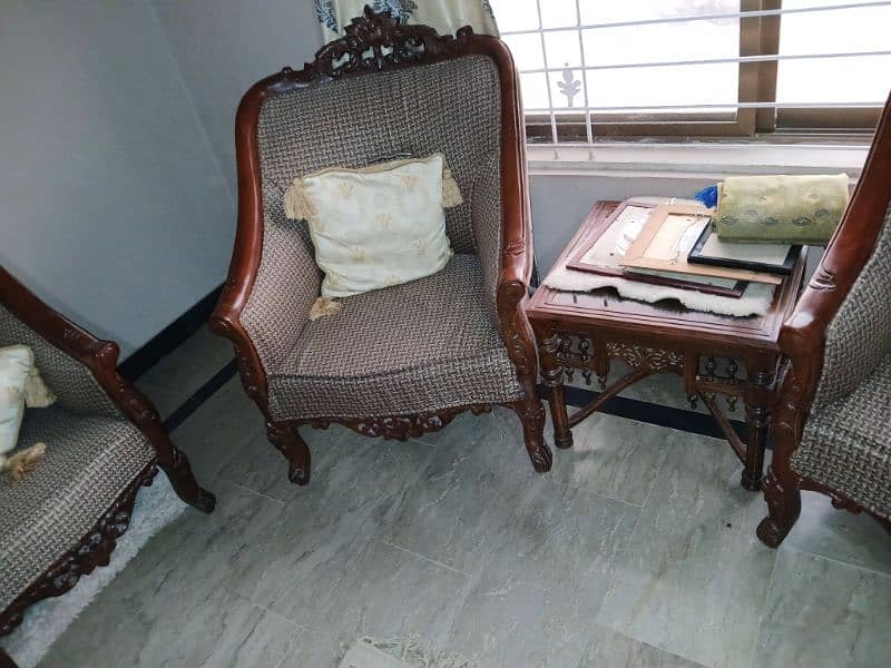 chinoiti sofa set and chair 4