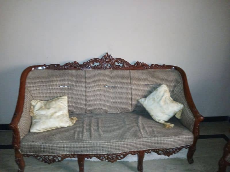 chinoiti sofa set and chair 6