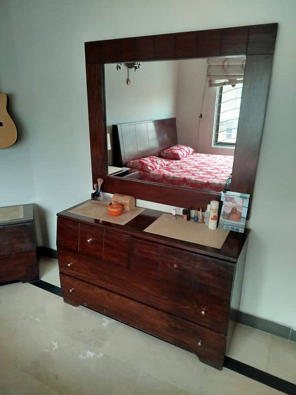 Excellent condition bed available for sale for contact 03215095160 1