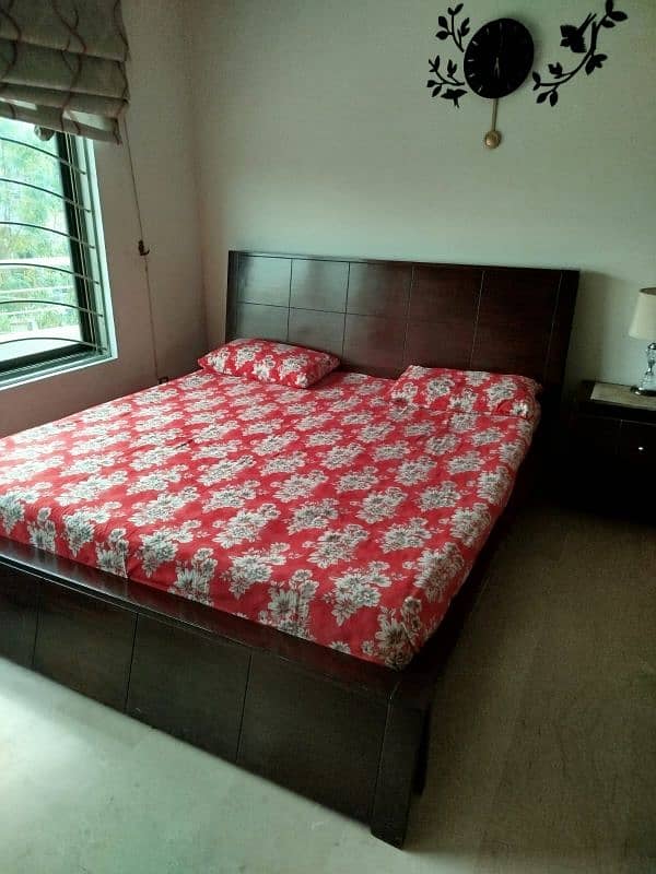 Excellent condition bed available for sale for contact 03215095160 2