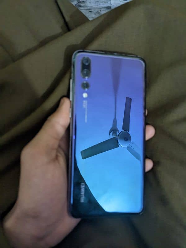 Huawei p20 pro 6/128gb official pta approoved 0