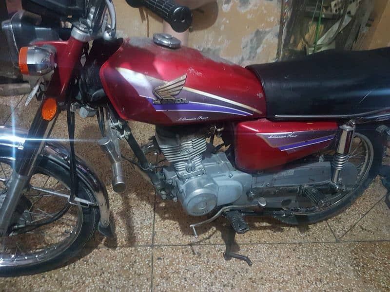 Honda 125 2001 model Punjab number 8