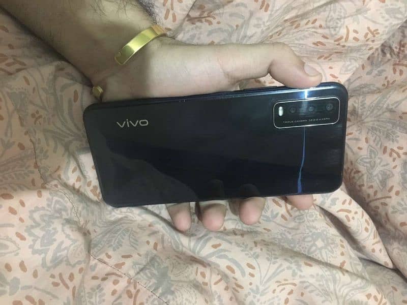 iphone 6s and vivo y12s 3