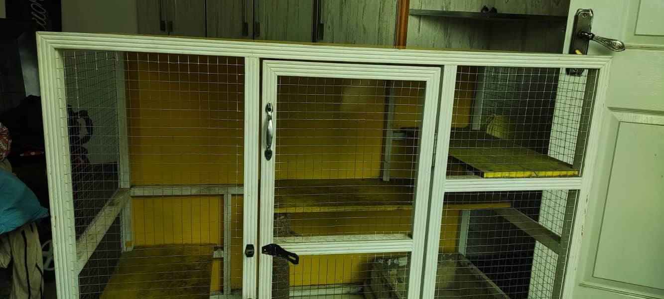 Beautiful cat cage with litter box inside 1