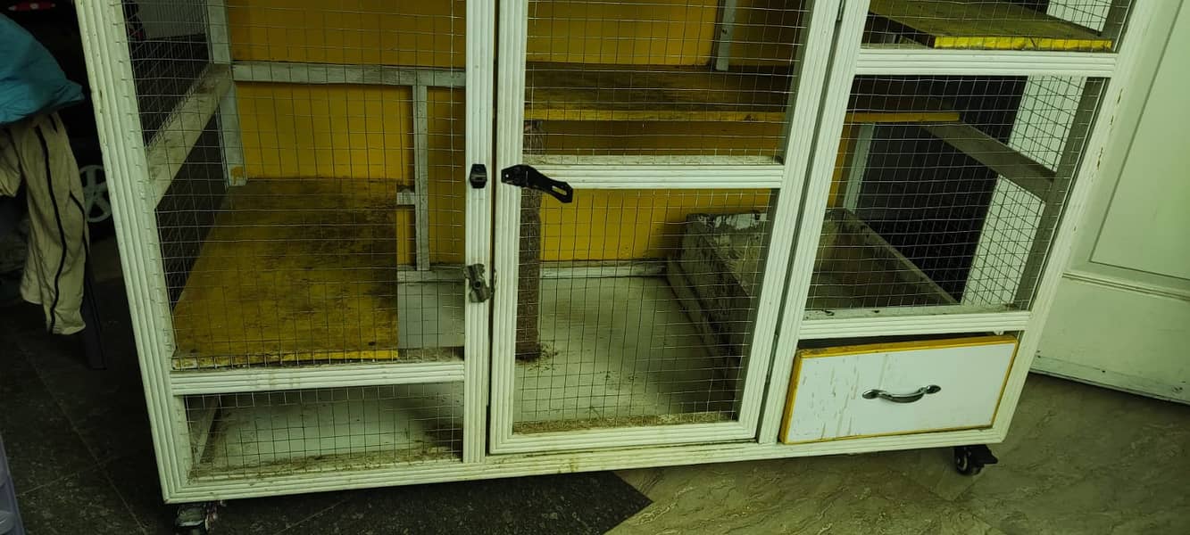 Beautiful cat cage with litter box inside 2