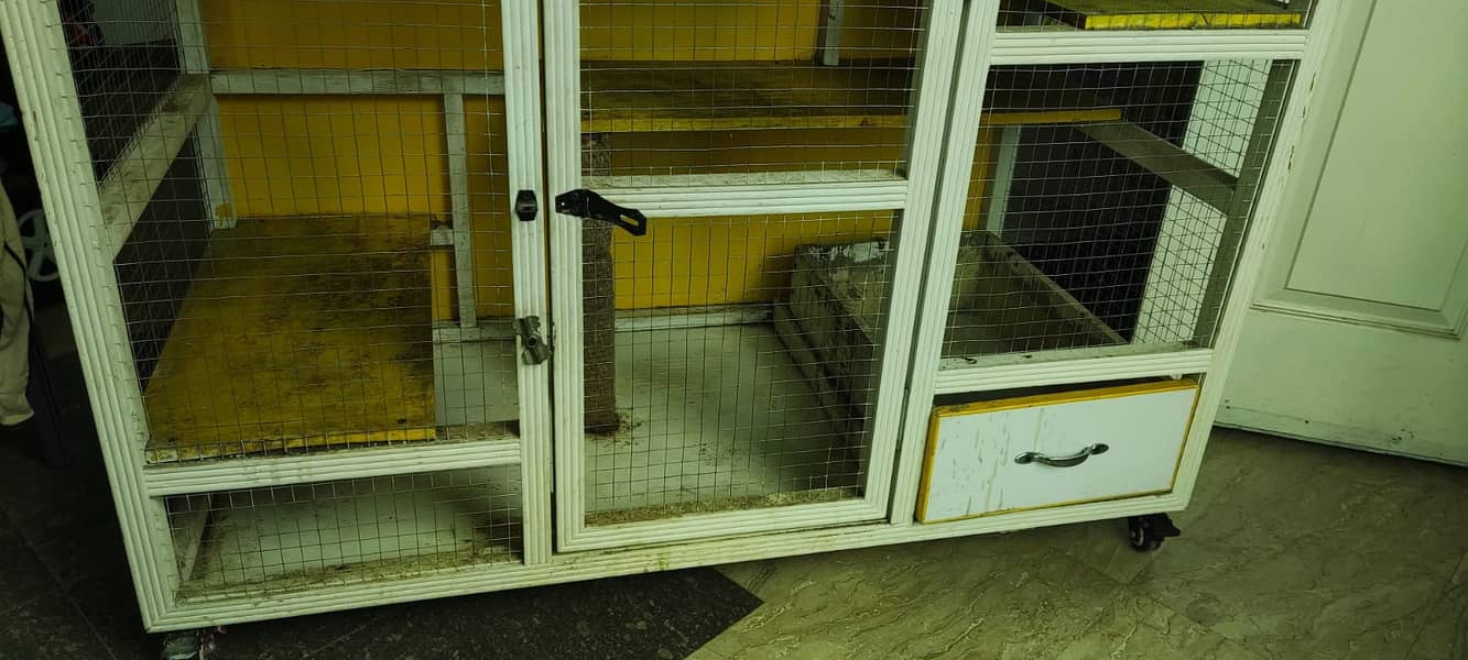 Beautiful cat cage with litter box inside 4