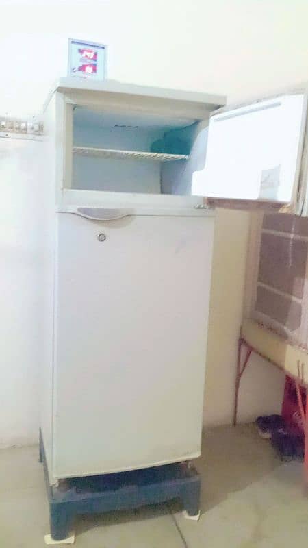 Philip Refrigerator For Sale Original Condition 6