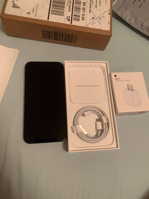 I Phone 15 pro max with box 256 gb,Natural Titanium, non JV,non active 4