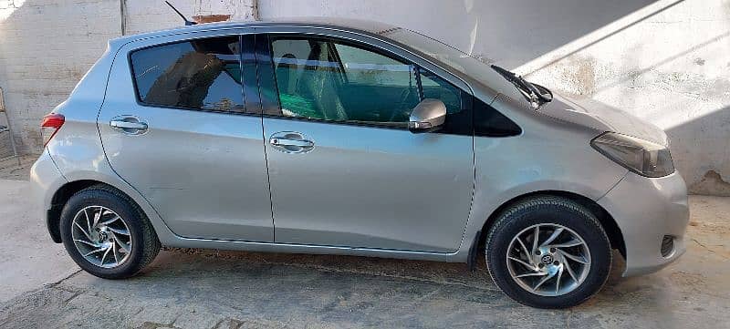 Toyota Vitz 2011 6