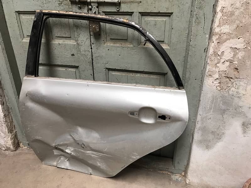 2016 Corrolla Accidented Original Door 1