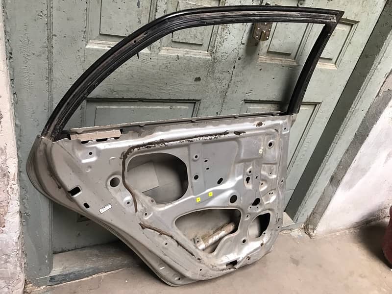 2016 Corrolla Accidented Original Door 3