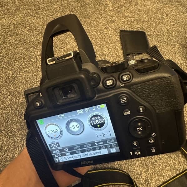 DSLR Nikon D-3500 Very Good Condition 4