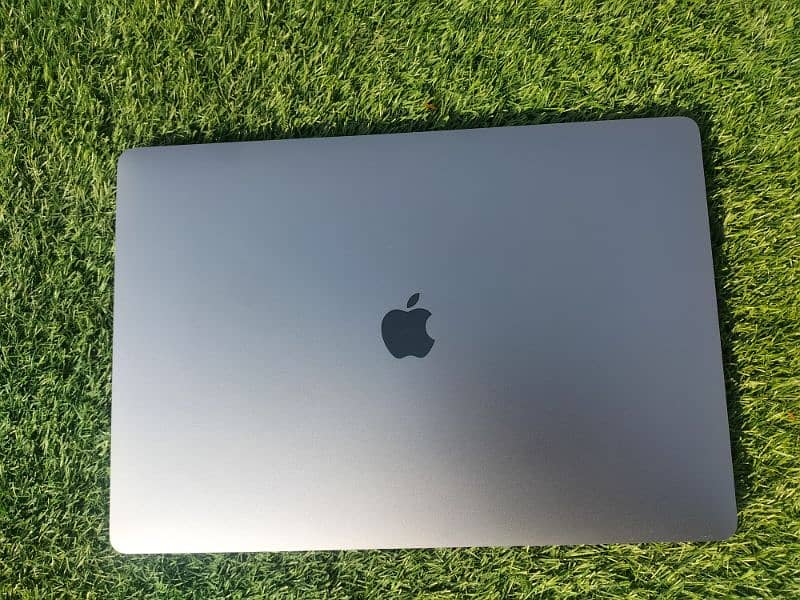 MacBook pro 2017(15inch) Core i7 16gb ram 512gb SSD 1