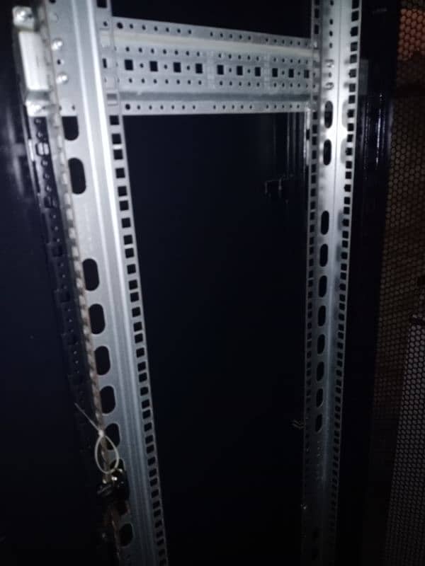 server rack mint condition 7