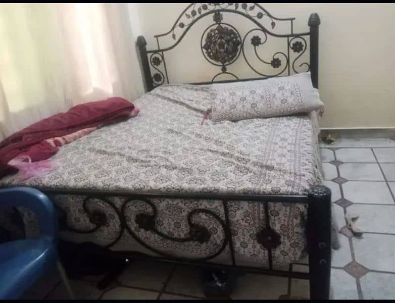 Spring mattress queen size good condition. 0