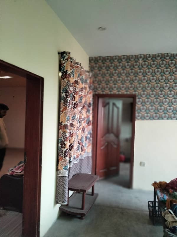 MIAN ESTATE OFFERS 7 MARLA 2nd FLOOR UPPER PORTION FOR RENT NEAR B2 BLOCK (just in local area) 4