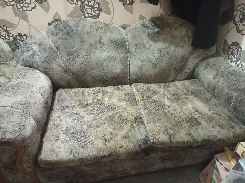 2 seated sofa in very good quality , made of great and heavy wood 0