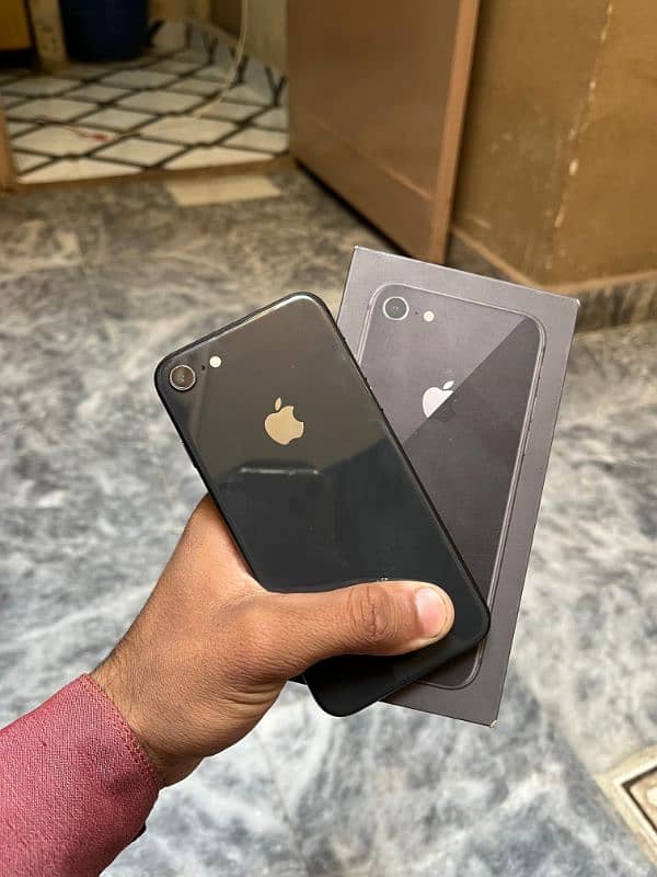 iphone 8 Non Pta 64GB with Box and original Charger water pack 14