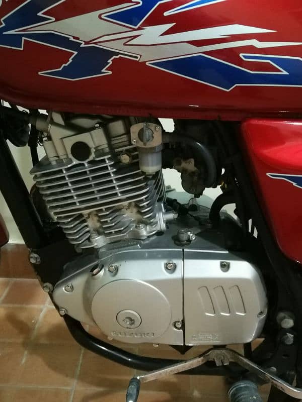 Suzuki GS 150 SE 4