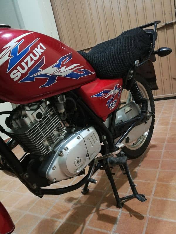 Suzuki GS 150 SE 9