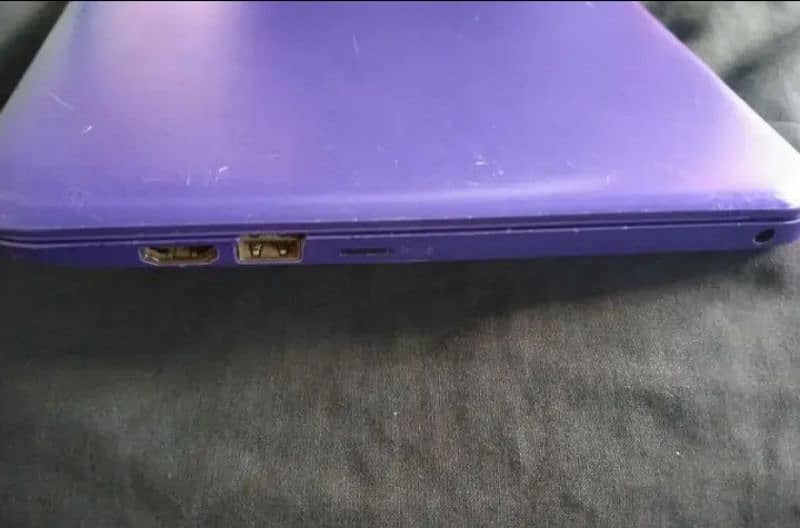 arrgent sale HP stream book Screen damage only 2