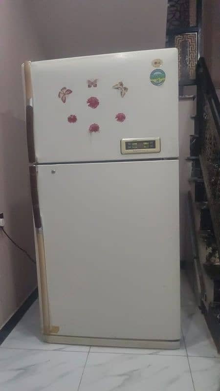 LG Full Size refrigerator 0