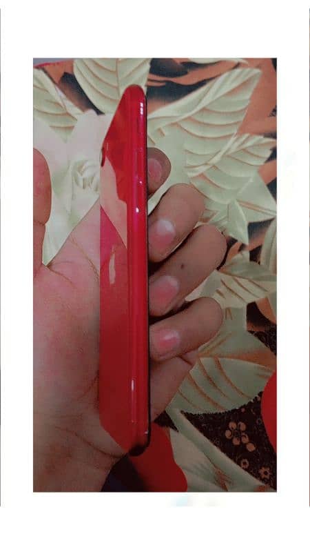 I phone se 2020 red colour 1