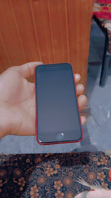 I phone se 2020 red colour 3