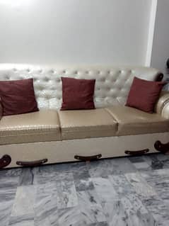 Sofas / Sofa Set - 5 Persons