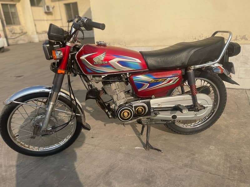 Honda 125 2014 model shock sa tiyar karwi Ha black color 2