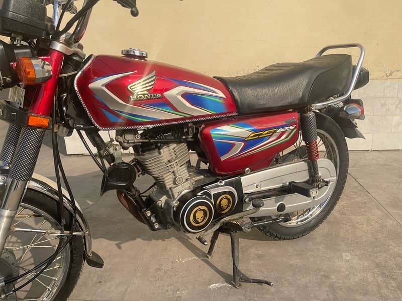 Honda 125 2014 model shock sa tiyar karwi Ha black color 5