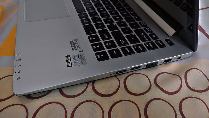 ASUS Ultrabook Core i3 Touch 2