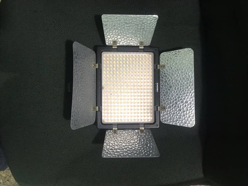 Yognou YN 300 III pro LED video light 2