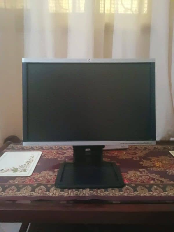 hp 24 inches hd LCD 0