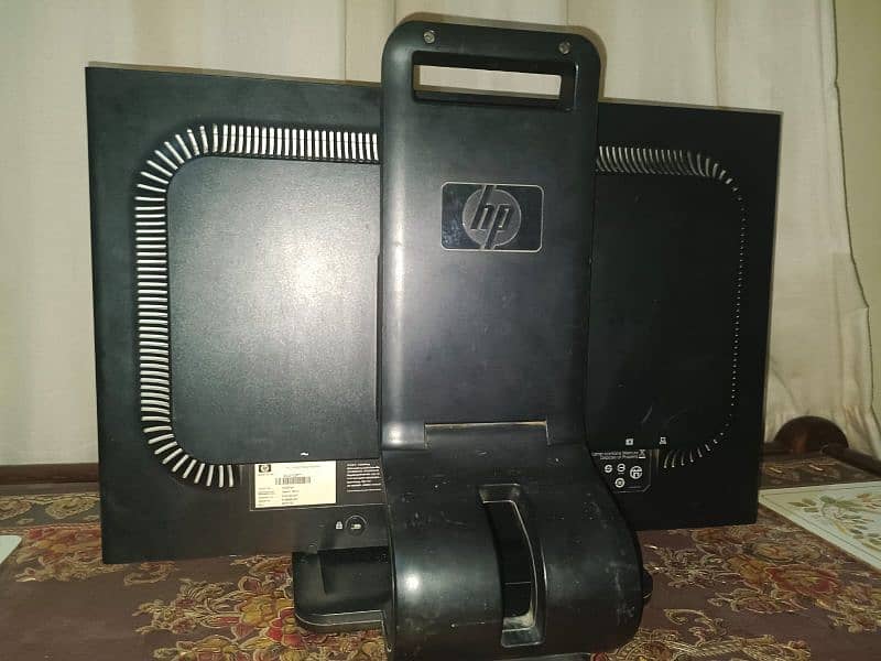 hp 24 inches hd LCD 2