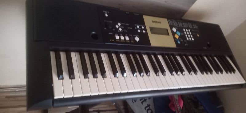 Yamaha ypt 220 excellent condition 0