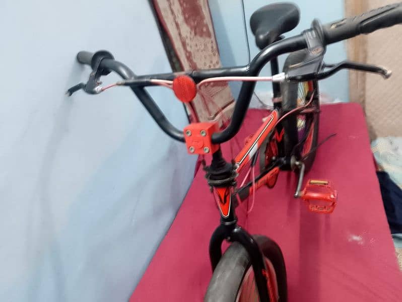 BMX cycle 22 inches very good condition 6