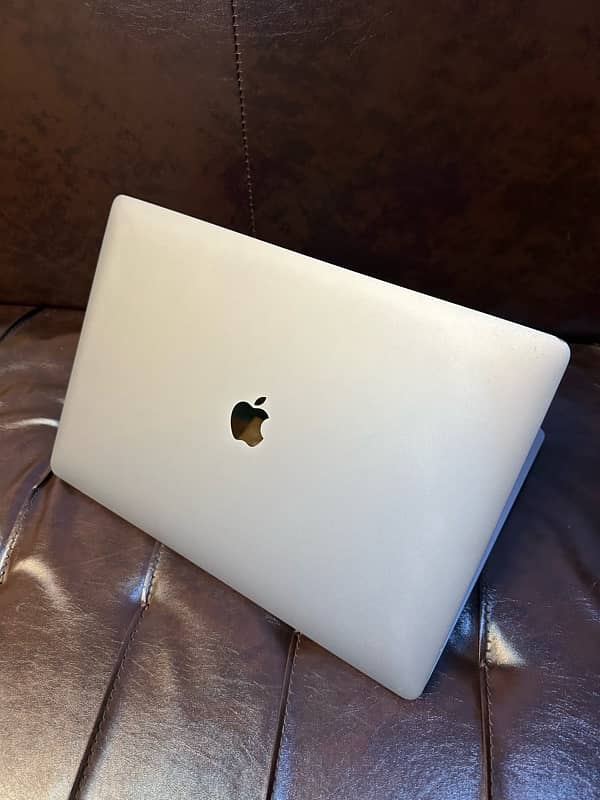 MAC 2019 Pro 16inch/16/512/4Gb card/ 107 CyCle only/Ci7 /New Condition 3