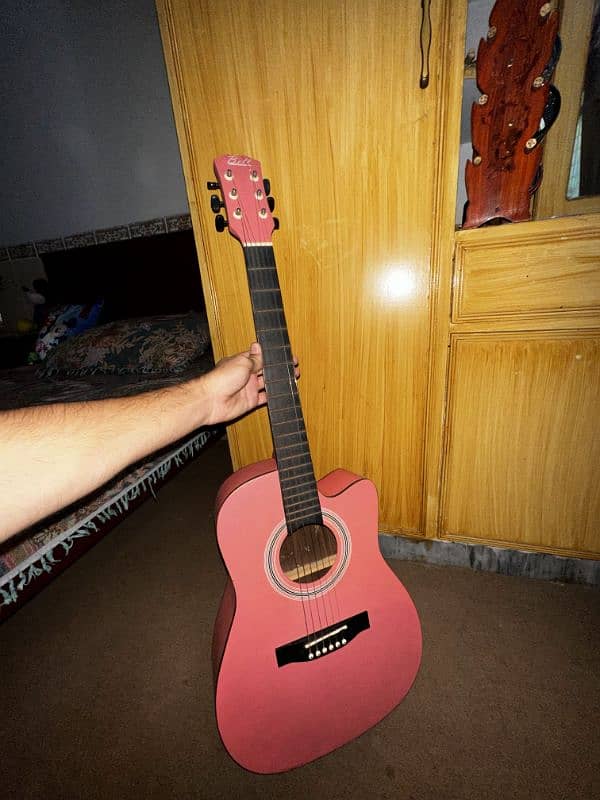 Bella company guitar ha aur condition bht achi ha 0