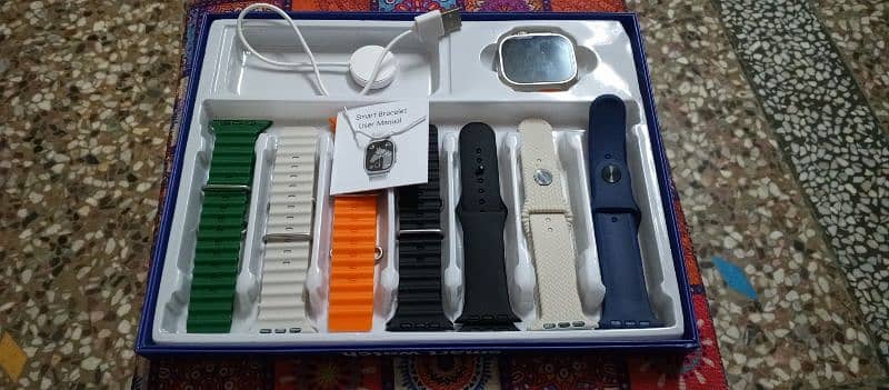 Q10 ultra 2 smart watch with 7 straps 0