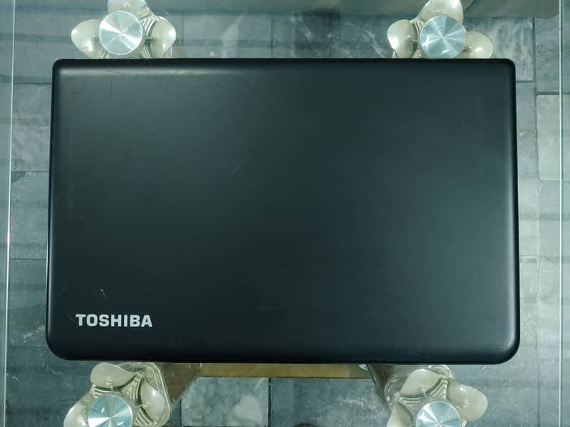 Toshiba Setellite C75D (AMD A8 APU 8GB 500GB 1GB Graphic) 1