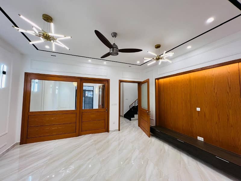 Gulbarg 2 Kanal 10 Marla Building For Rent Design For College University And Multinational Company 4